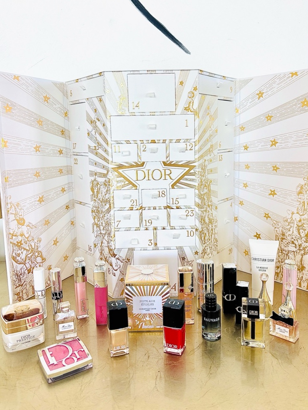 Dior Le 30 Montaigne Advent Calendar - Picture 3 of 13